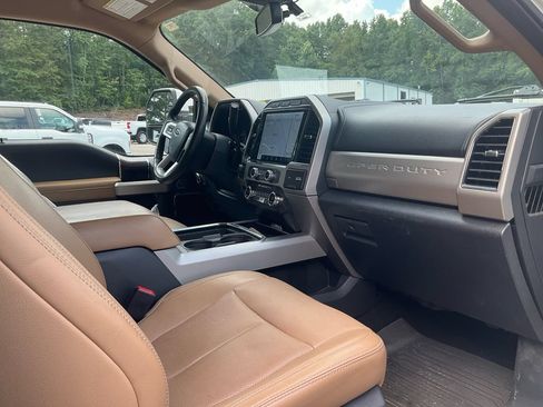 Used 2022 Ford F250 Lariat w/ Lariat Ultimate Package AWD/4WD image 11