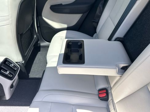 Used 2025 Volvo XC40 B5 Plus AWD/4WD image 23