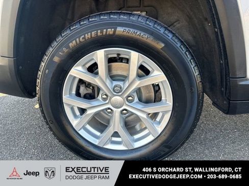 Used 2023 Jeep Grand Cherokee L Limited AWD/4WD image 14