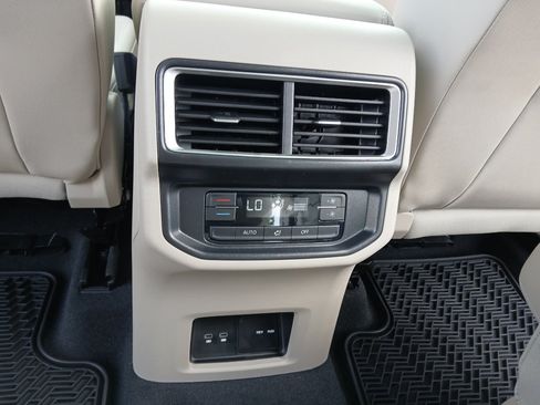 New 2026 Volkswagen Atlas SE FWD image 40