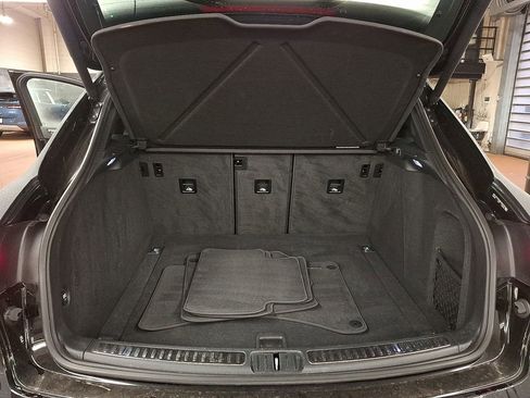 Used 2021 Porsche Macan Turbo image 27