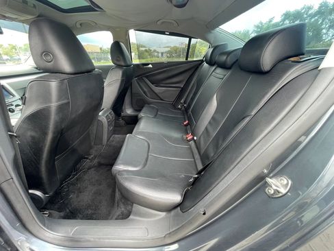 Used 2009 Volkswagen Passat Komfort FWD image 17