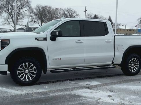Certified 2022 GMC Sierra 1500 AT4 w/ Technology Package image 6