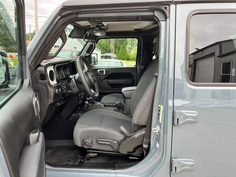 Used 2024 Jeep Gladiator Sport AWD/4WD image 25