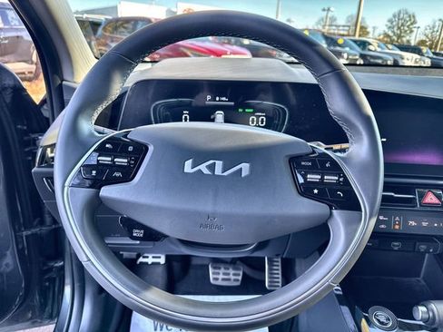 Used 2024 Kia Niro EX Touring image 23