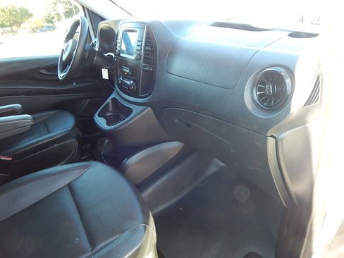 Used 2021 Mercedes-Benz Metris image 20
