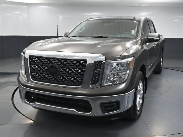 Used 2018 Nissan Titan SV AWD/4WD image 9