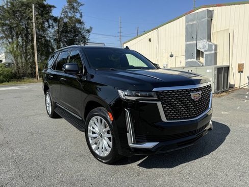 Used 2022 Cadillac Escalade Luxury image 2