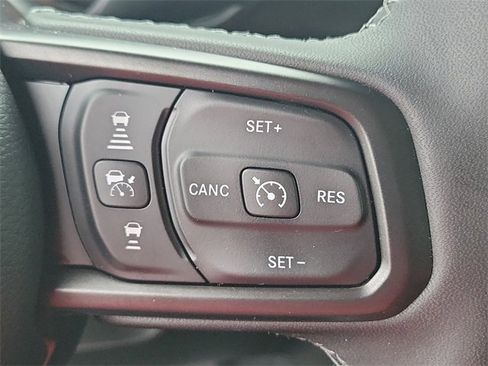 Used 2025 Jeep Gladiator Sport image 30