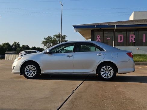 Used 2012 Toyota Camry LE FWD image 8