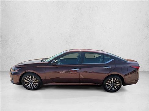 Used 2025 Nissan Altima 2.5 SV FWD image 8
