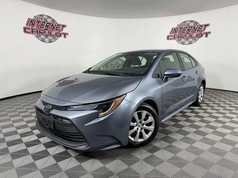 Used 2025 Toyota Corolla LE image 1