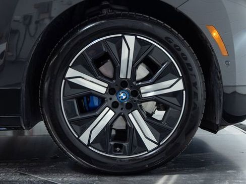 Used 2023 BMW iX xDrive50 w/ Premium Package image 27