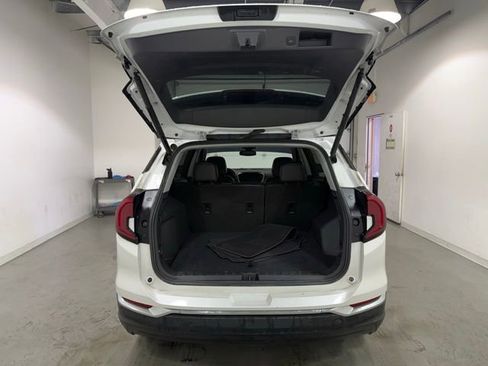 Used 2022 GMC Terrain SLT w/ Infotainment Package II image 8