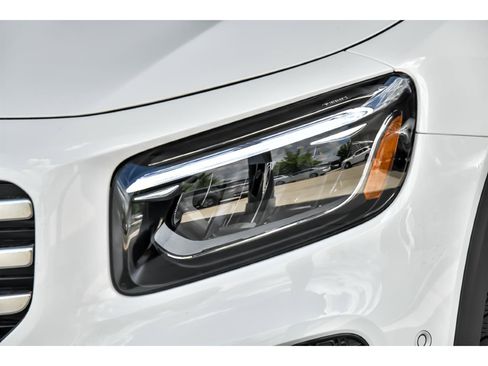 Certified 2025 Mercedes-Benz GLB 250 4MATIC image 5