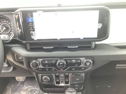 New 2025 Jeep Gladiator Sport image 14