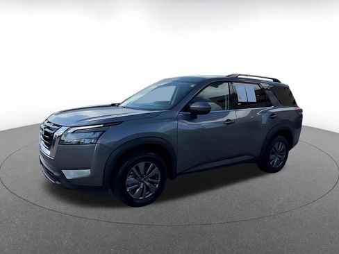 Used 2025 Nissan Pathfinder SV FWD image 8