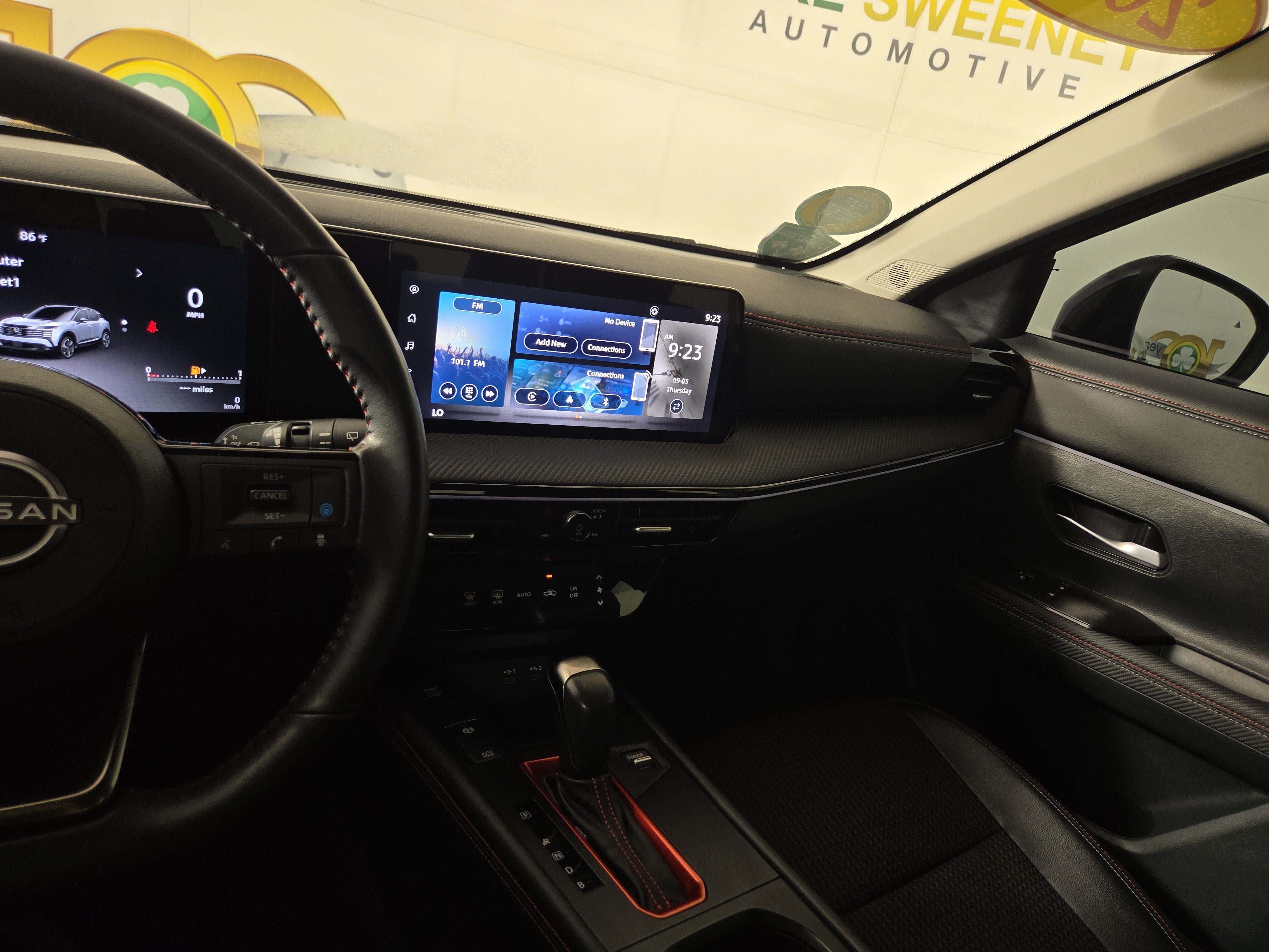 Used 2025 Nissan Kicks SR AWD/4WD image 23