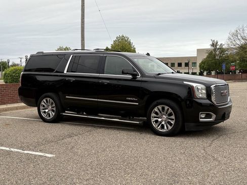 Used 2015 GMC Yukon XL Denali w/ Touring Package AWD/4WD image 10