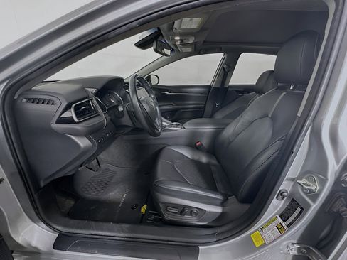 Used 2020 Toyota Camry XSE image 13