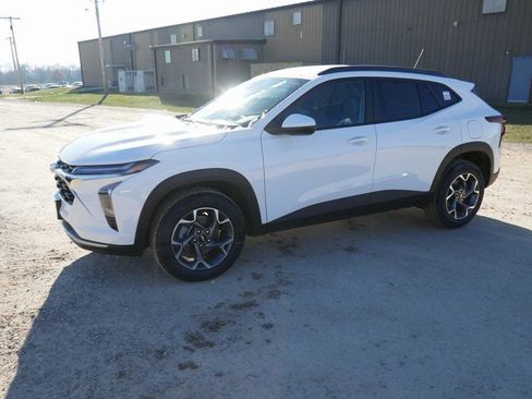 New 2026 Chevrolet Trax LT image 6