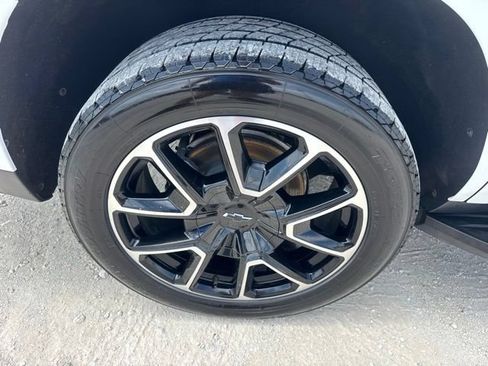Used 2022 Chevrolet Tahoe RST w/ Luxury Package RWD image 28