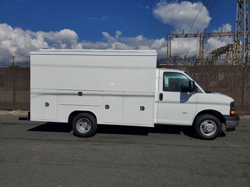 New 2025 Chevrolet Express 3500 w/ Power Convenience Package image 2
