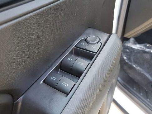 New 2025 GMC Canyon Elevation w/ Convenience Package image 18