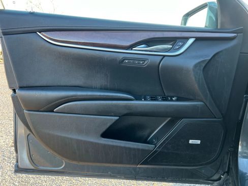 Used 2017 Cadillac XTS Luxury w/ Driver Awareness Package image 18