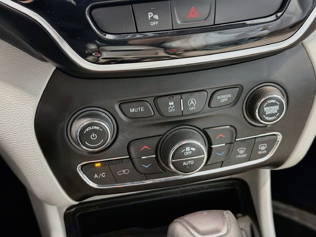 Used 2019 Jeep Cherokee Limited AWD/4WD image 17