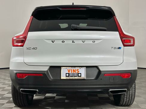 Used 2019 Volvo XC40 T5 R-Design image 24