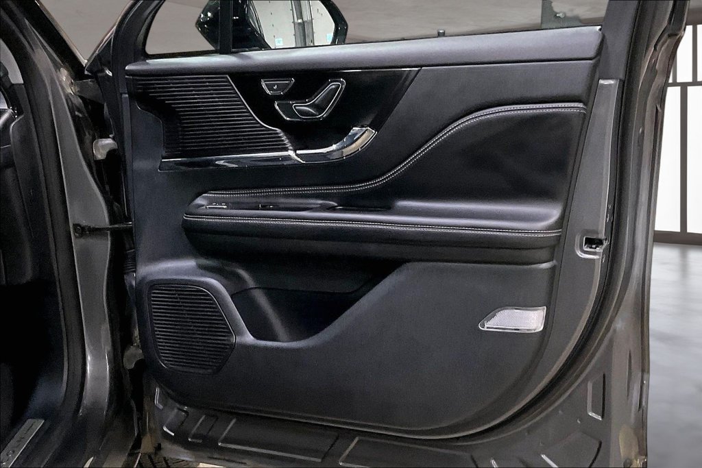 Used 2022 Lincoln Corsair AWD w/ Premium Package image 29