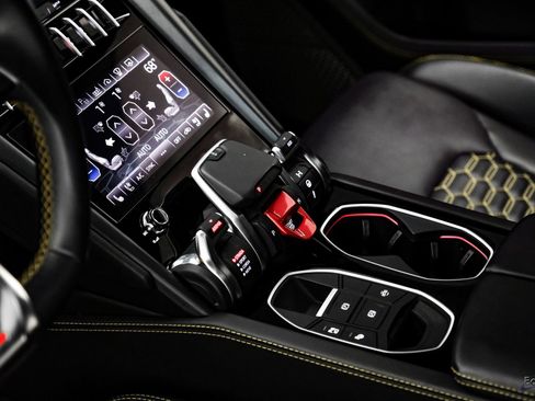 Used 2021 Lamborghini Urus image 65