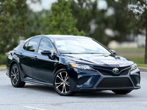 Used 2019 Toyota Camry SE FWD image 13