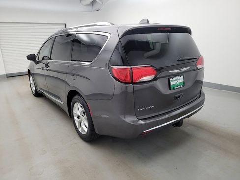 Used 2017 Chrysler Pacifica Touring-L Plus FWD image 5