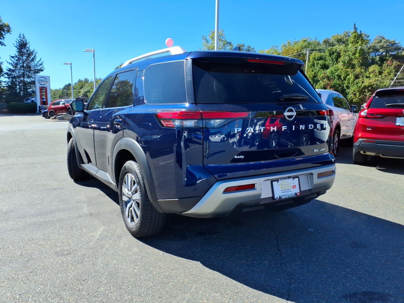 Used 2025 Nissan Pathfinder SL AWD/4WD image 7