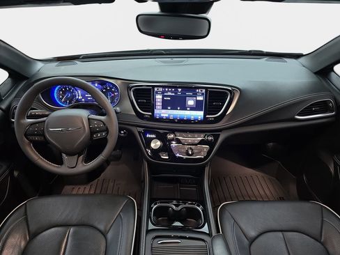 Used 2022 Chrysler Pacifica Limited w/ Uconnect Theater Family Group AWD/4WD image 12