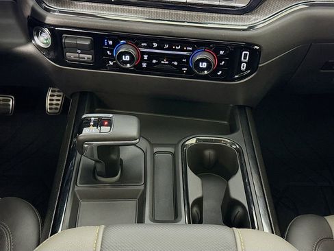 Used 2023 Chevrolet Silverado 1500 ZR2 image 37