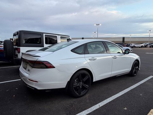 Used 2023 Honda Accord Sport image 3