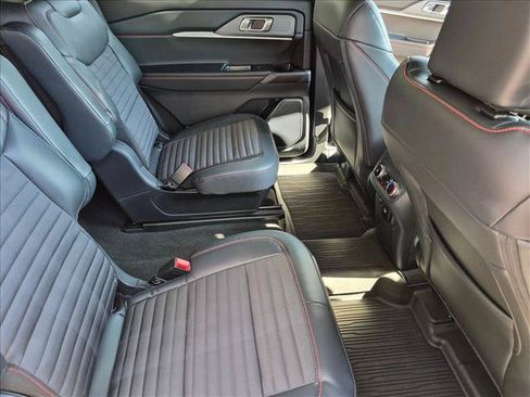 Used 2026 Ford Explorer ST-Line w/ ST-Line Street Pack RWD image 19