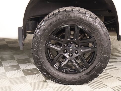 Used 2021 Chevrolet Silverado 1500 LT Trail Boss w/ Convenience Package II AWD/4WD image 18