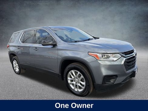 Used 2021 Chevrolet Traverse LS image 9