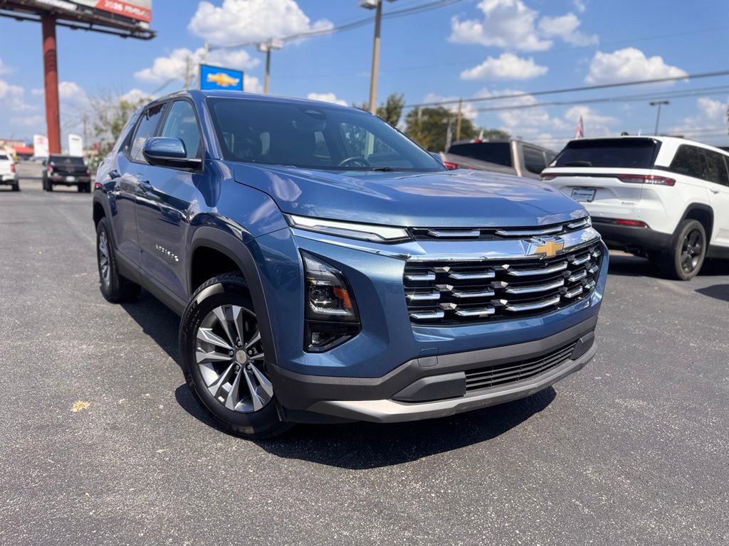 Used 2025 Chevrolet Equinox LT w/ Safety and Technology Package AWD/4WD image 3
