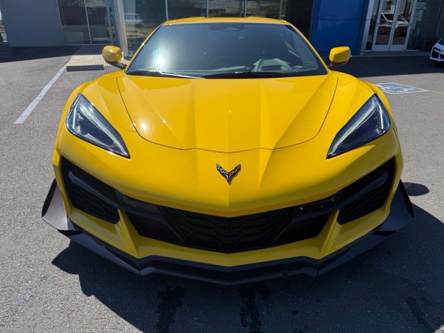 Used 2025 Chevrolet Corvette Z06 w/ Z07 Performance Package RWD image 2
