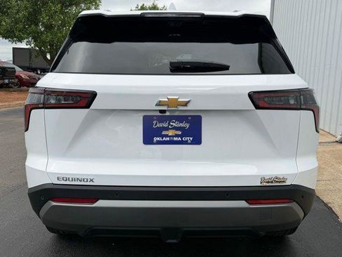 New 2026 Chevrolet Equinox LT w/ Convenience Package II FWD image 18