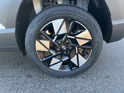 Certified 2025 Hyundai Kona SEL image 10