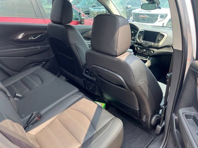 Used 2024 GMC Terrain Denali w/ Denali Premium Package AWD/4WD image 7