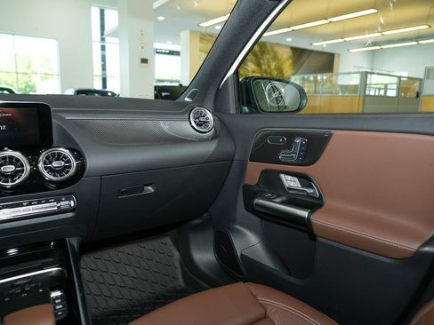 Certified 2023 Mercedes-Benz GLA 250 4MATIC image 40