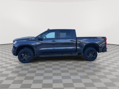 Used 2024 Chevrolet Silverado 1500 LT Trail Boss w/ Convenience Package II image 2