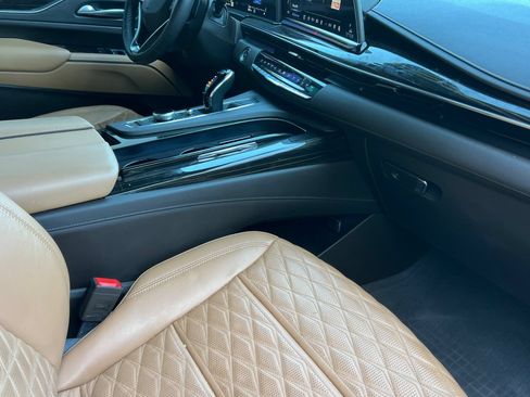 Certified 2024 Cadillac Escalade Sport w/ LPO, ONYX Package AWD/4WD image 20